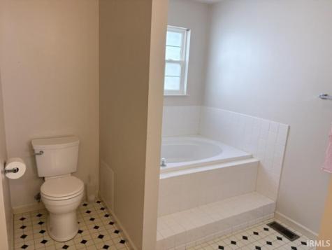 1009 Burr Oak Court Kokomo IN 46901