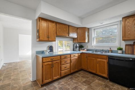 52160 Trinity Court South Bend IN 46637