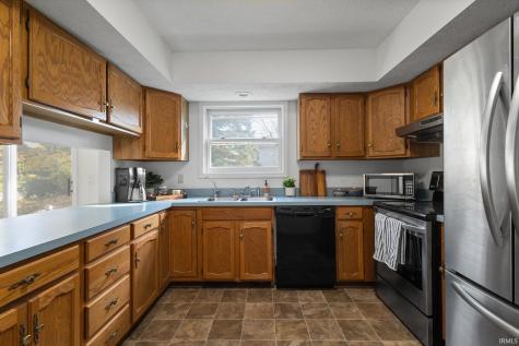 52160 Trinity Court South Bend IN 46637