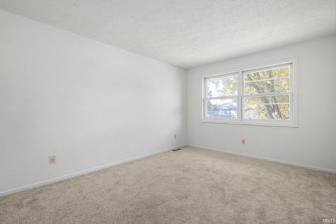 52160 Trinity Court South Bend IN 46637