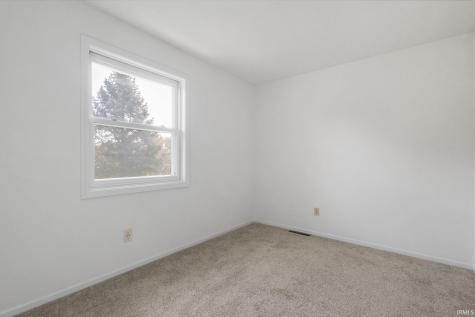 52160 Trinity Court South Bend IN 46637