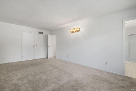 52160 Trinity Court South Bend IN 46637
