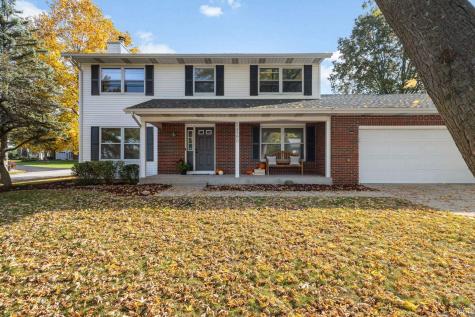 52160 Trinity Court South Bend IN 46637