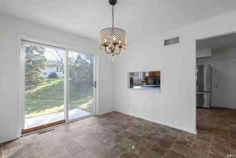 52160 Trinity Court South Bend IN 46637