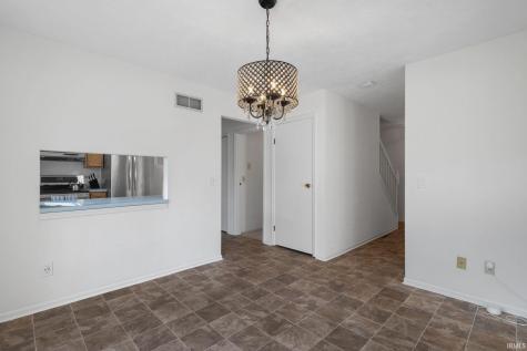 52160 Trinity Court South Bend IN 46637