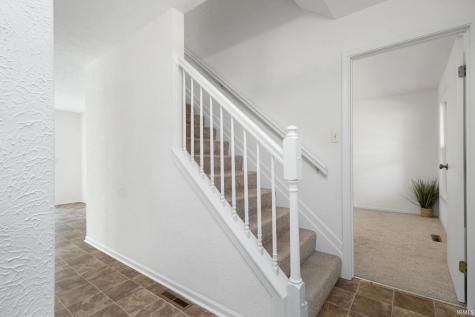 52160 Trinity Court South Bend IN 46637