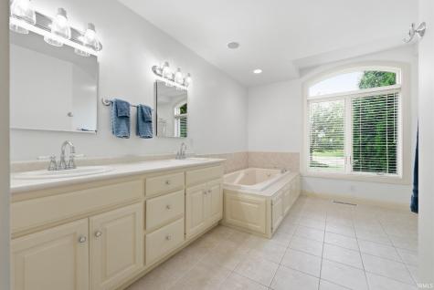 10115 Red Oak Court Fort Wayne IN 46804