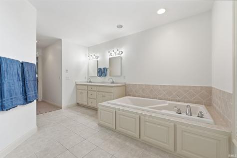 10115 Red Oak Court Fort Wayne IN 46804