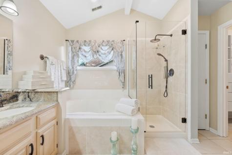 8006 Grayfield Court Fort Wayne IN 46825