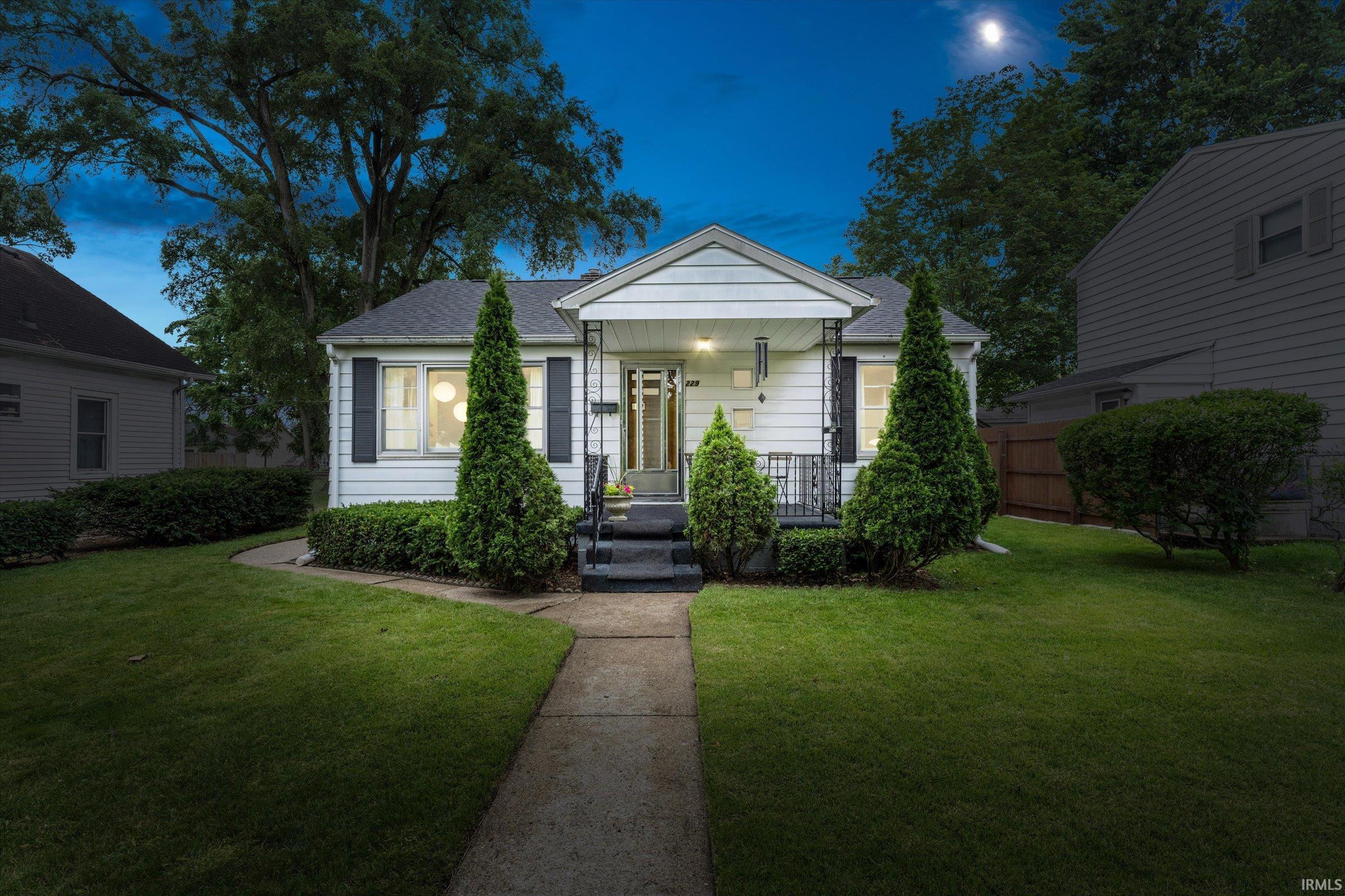 229 N Hawthorne Drive South Bend IN 46617