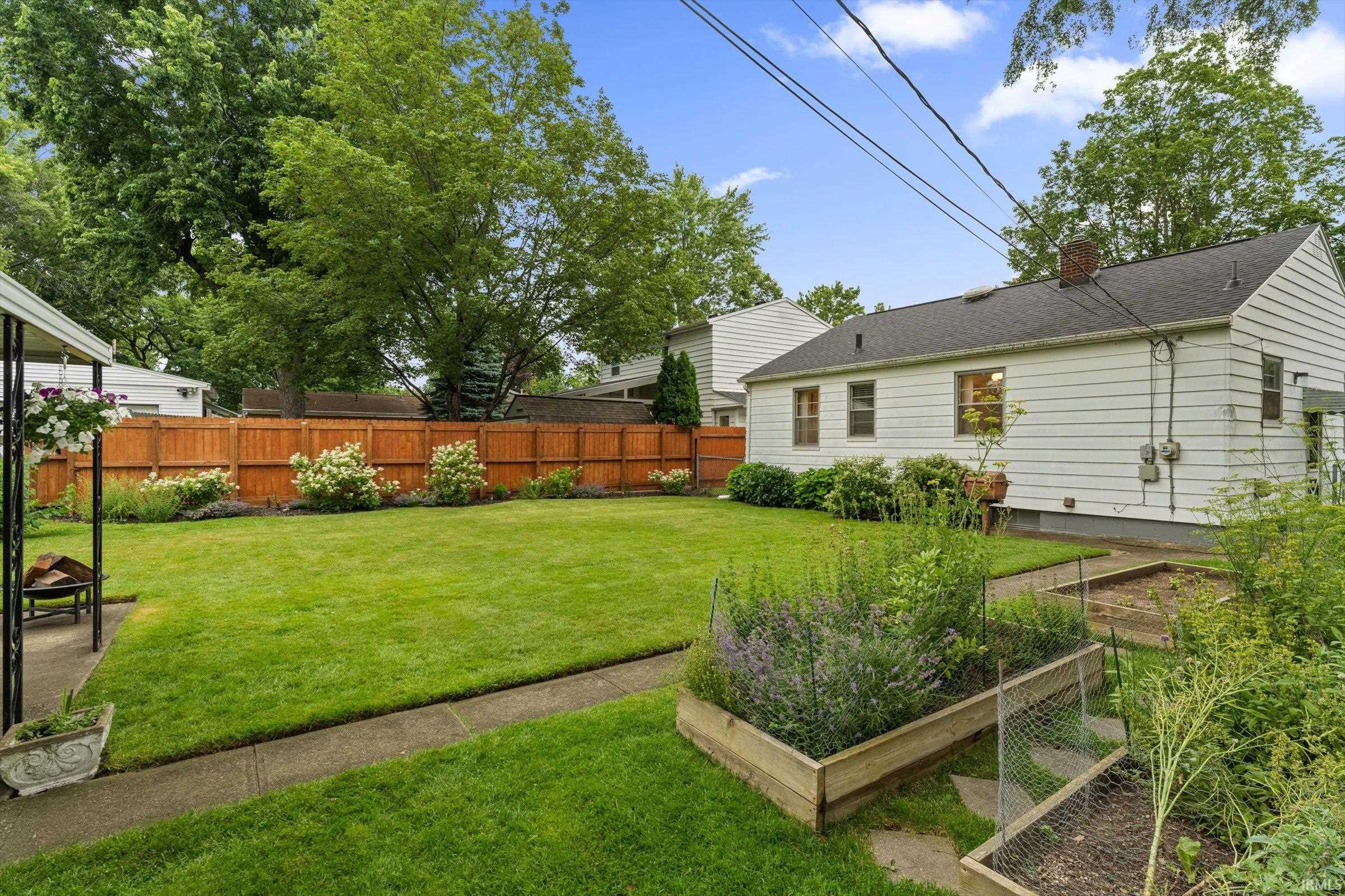229 N Hawthorne Drive South Bend IN 46617