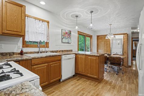 1920 W 570 N Howe IN 46746