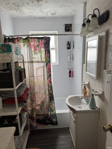 109 E Roe Ossian IN 46777
