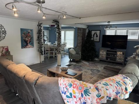 109 E Roe Ossian IN 46777