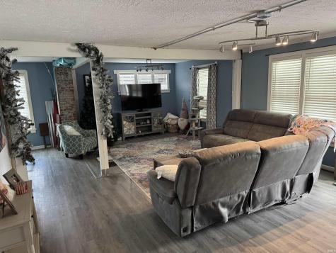 109 E Roe Ossian IN 46777