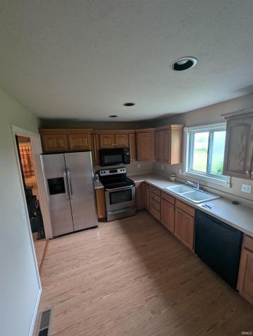 9194 N 324 West Road Huntington IN 46750