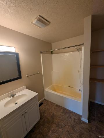 9194 N 324 West Road Huntington IN 46750