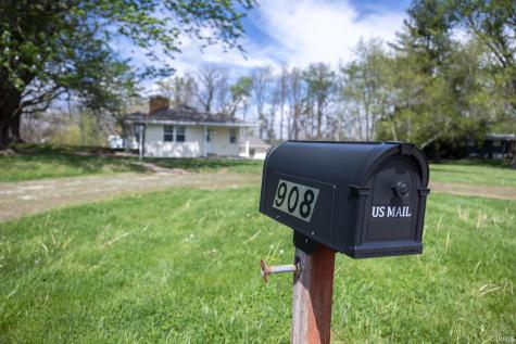 908 W Maple Drive Knightstown IN 46148