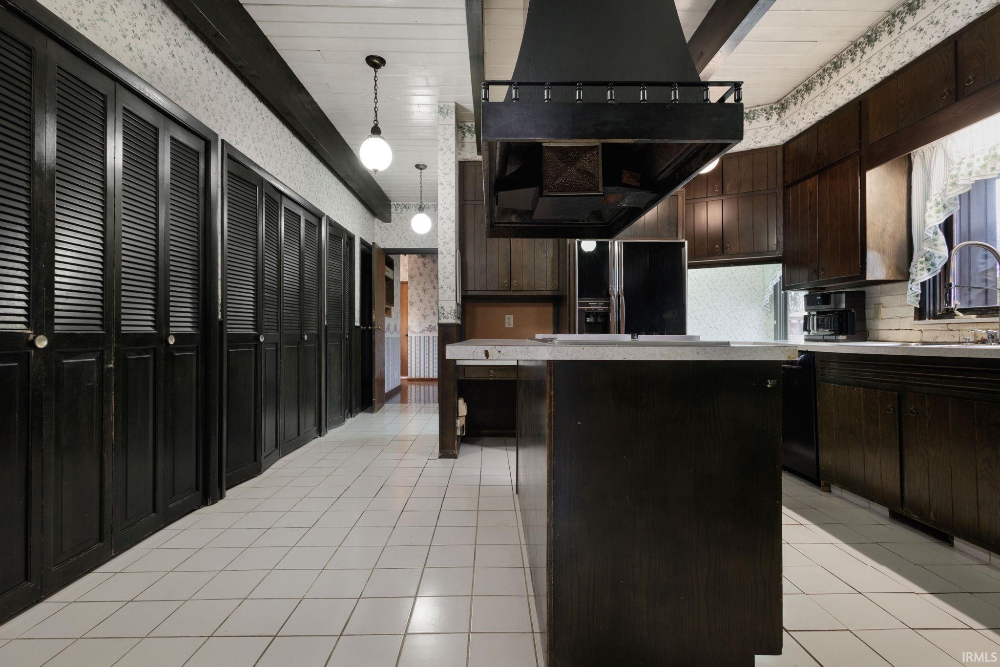 525 W Wayne Street Middlebury IN 46540