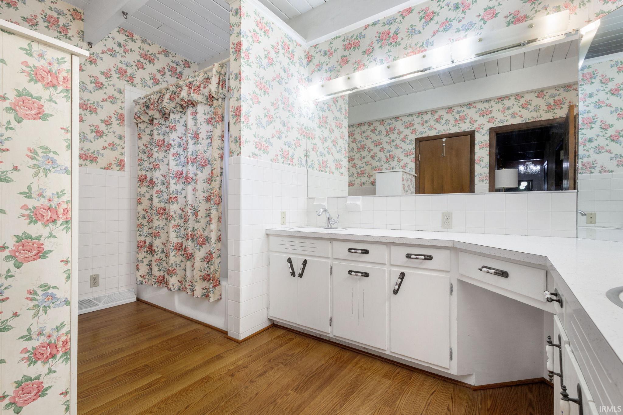 525 W Wayne Street Middlebury IN 46540