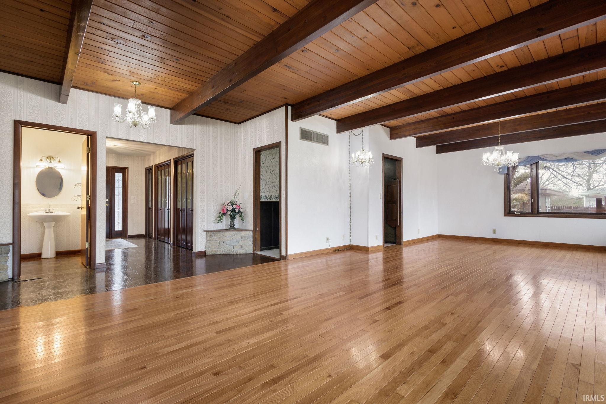 525 W Wayne Street Middlebury IN 46540