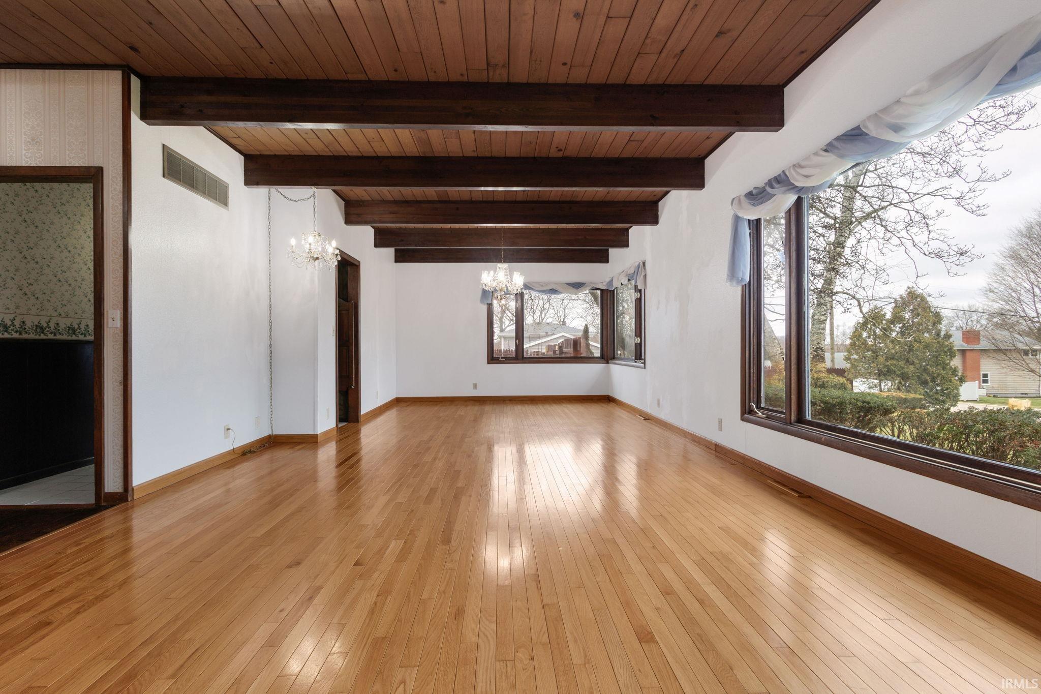 525 W Wayne Street Middlebury IN 46540