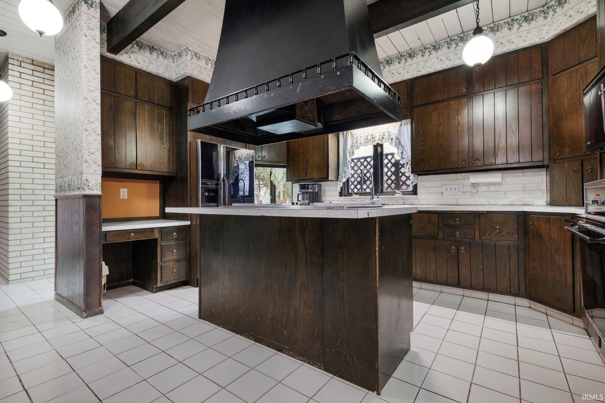 525 W Wayne Street Middlebury IN 46540