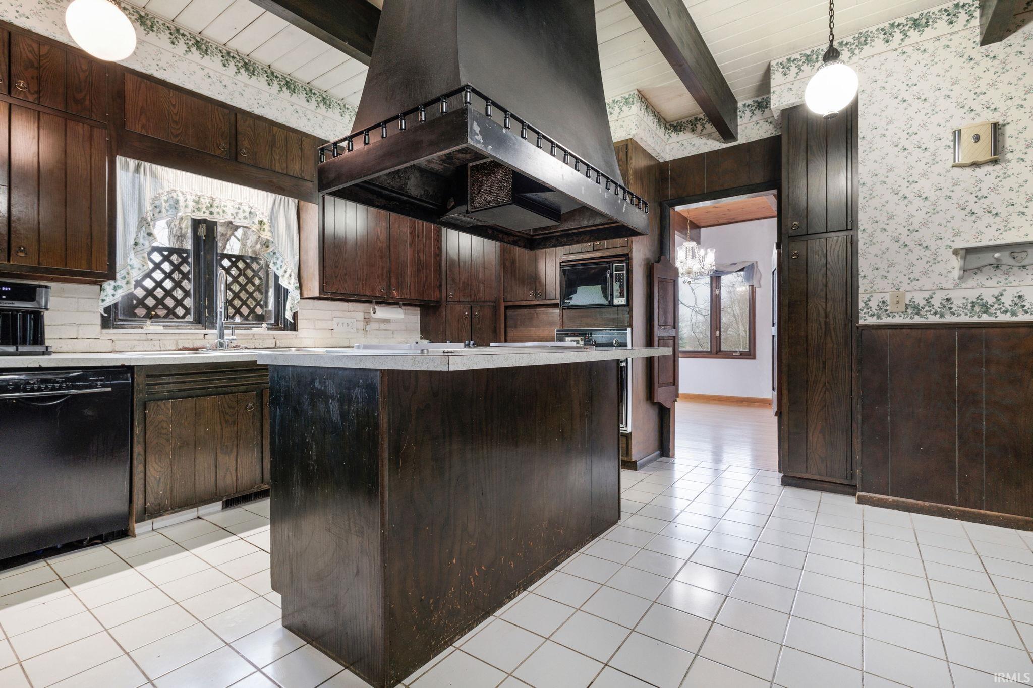 525 W Wayne Street Middlebury IN 46540