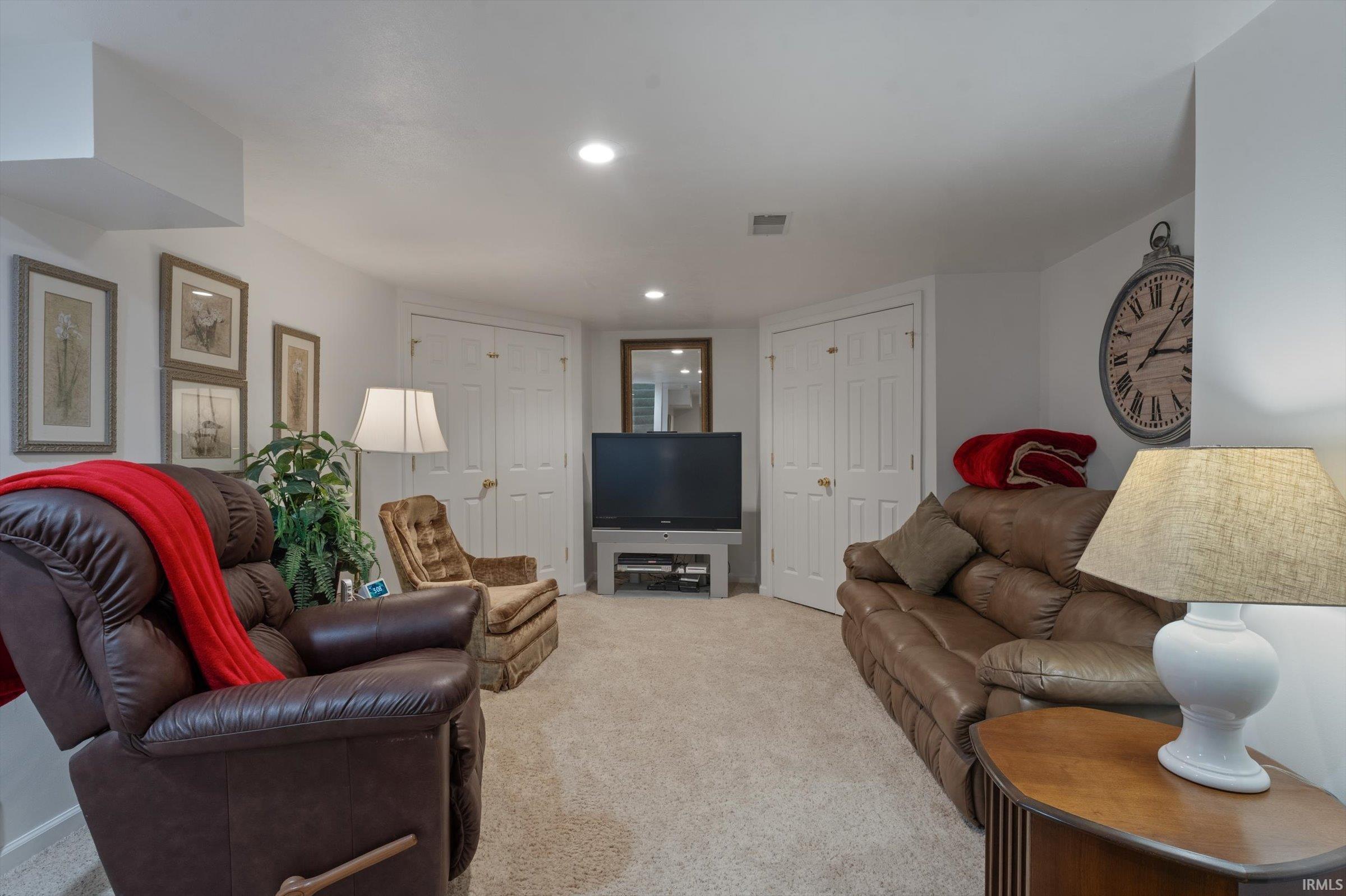 1033 Hermitage Drive South Bend IN 46614