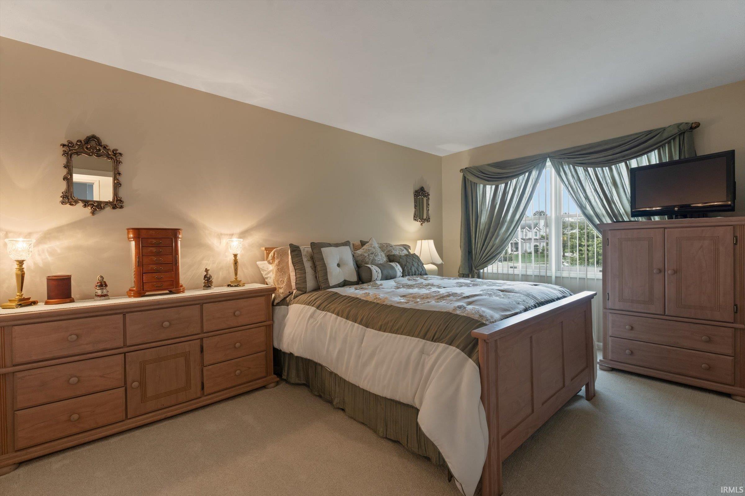 1033 Hermitage Drive South Bend IN 46614