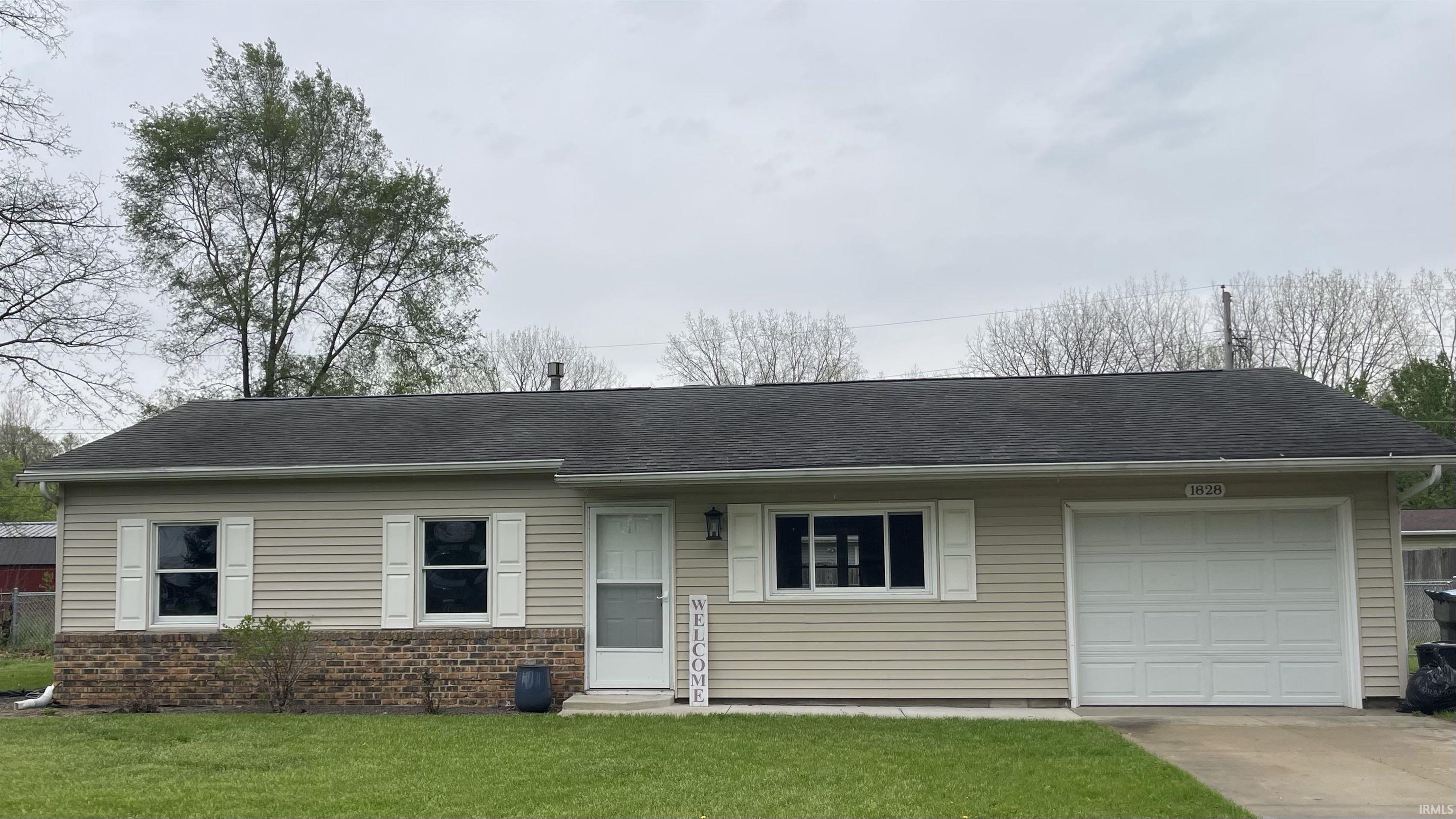 1828 Sue Avenue Warsaw IN 46580