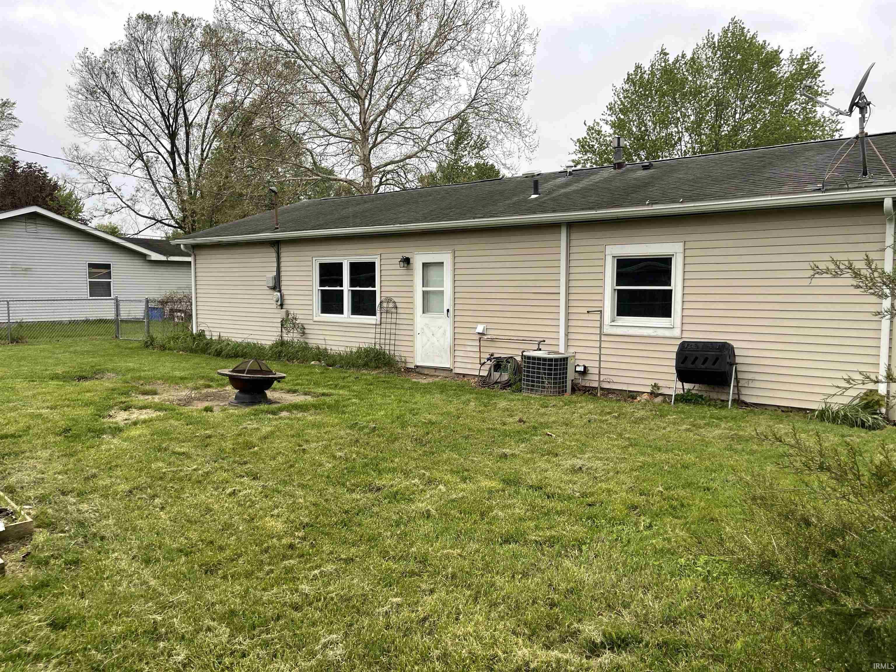 1828 Sue Avenue Warsaw IN 46580