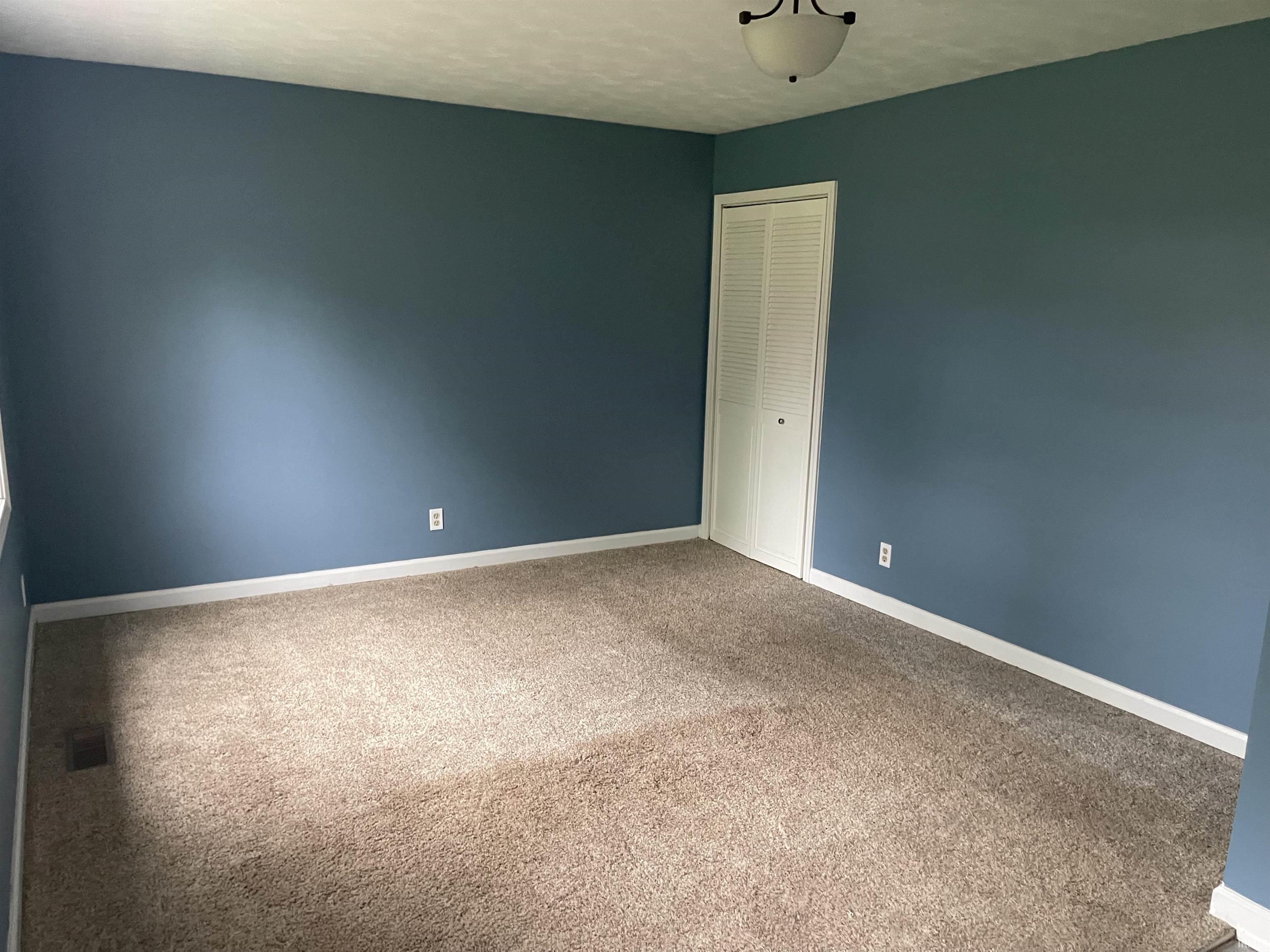 1828 Sue Avenue Warsaw IN 46580