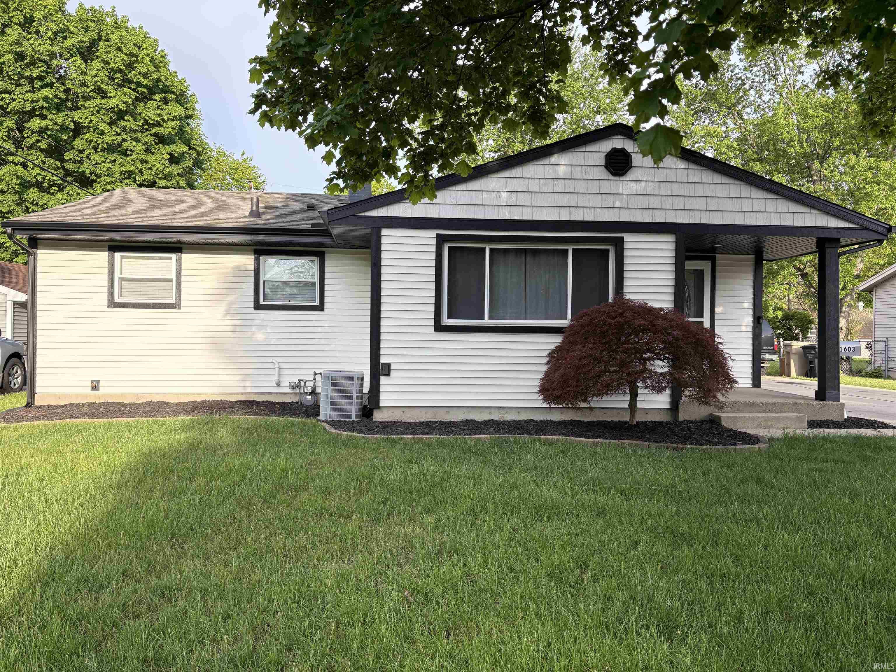 1603 Crestwood Boulevard South Bend IN 46635