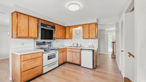 608 E Till Road Fort Wayne IN 46825