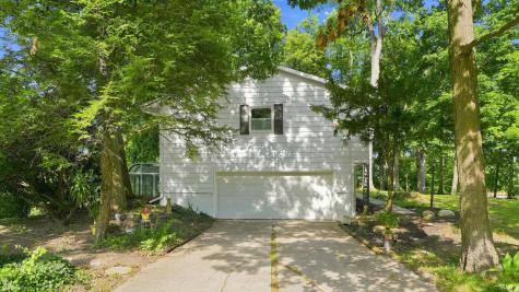 608 E Till Road Fort Wayne IN 46825