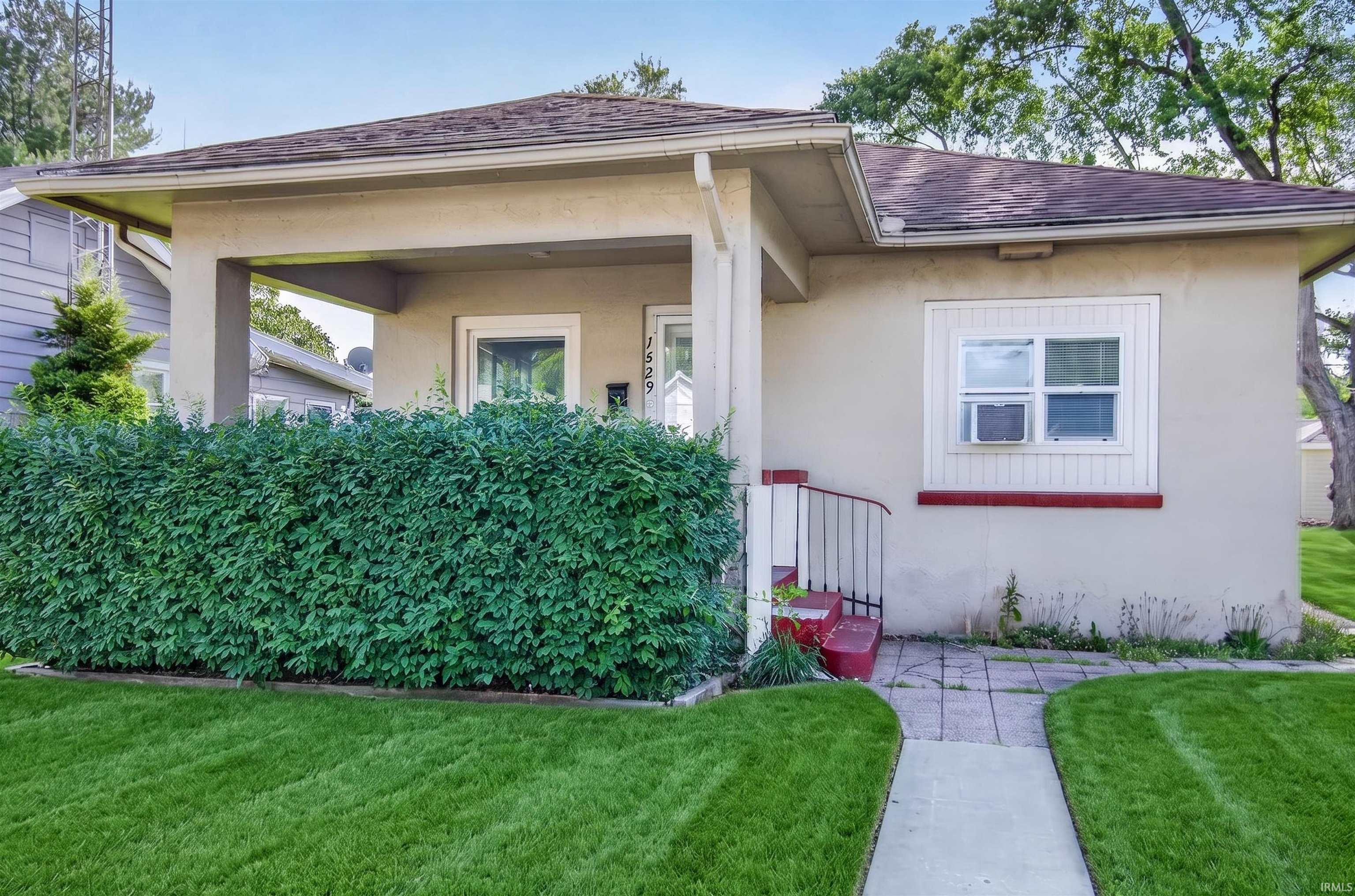 1529 Medora Street South Bend IN 46628