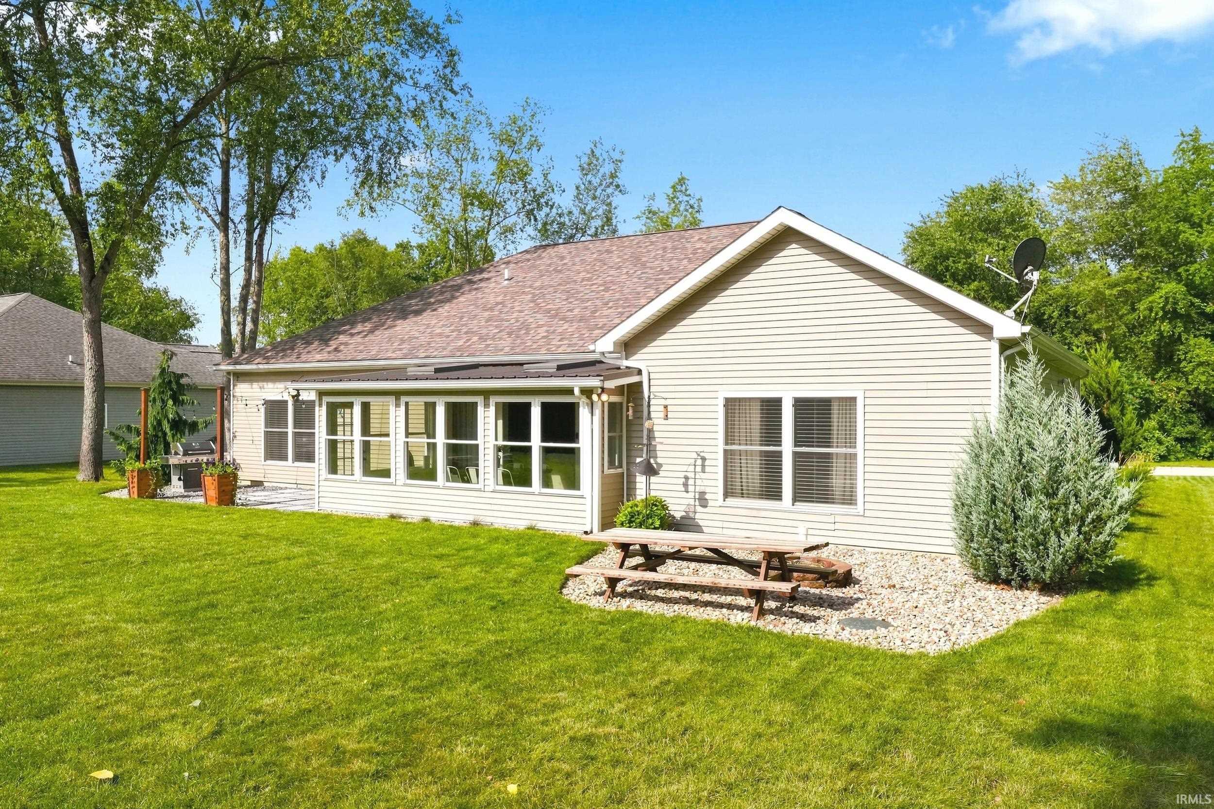 1338 N Santorini Drive Warsaw IN 46580