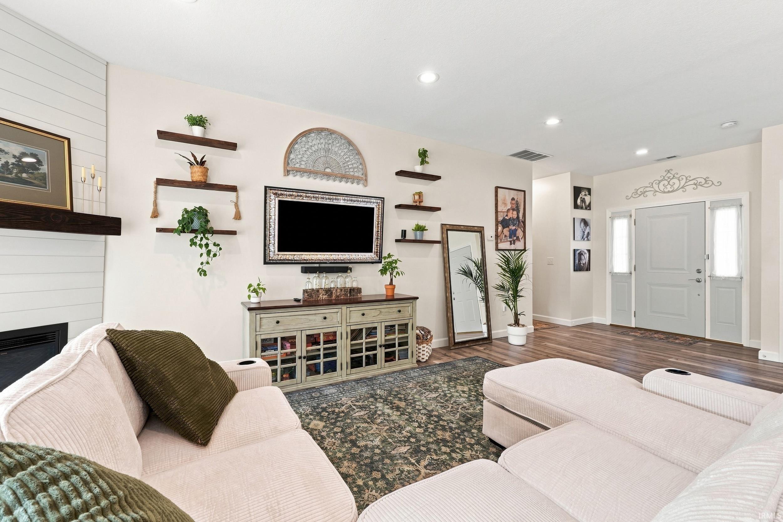 1338 N Santorini Drive Warsaw IN 46580