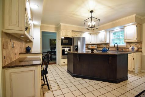 8931 Whispering Tree Lane Evansville IN 47711