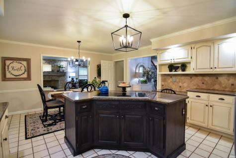8931 Whispering Tree Lane Evansville IN 47711