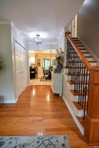 8931 Whispering Tree Lane Evansville IN 47711