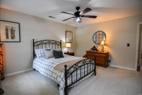 8931 Whispering Tree Lane Evansville IN 47711