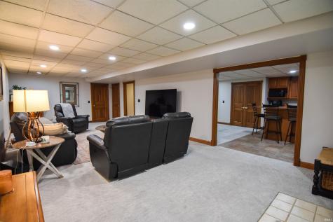 8931 Whispering Tree Lane Evansville IN 47711