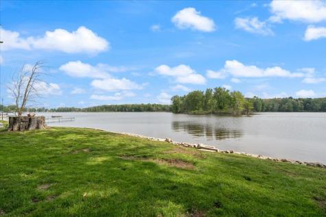 9122 N Steinbarger Lake Road Wawaka IN 46794