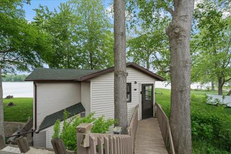 9122 N Steinbarger Lake Road Wawaka IN 46794