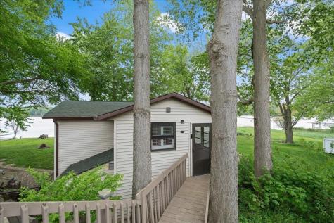 9122 N Steinbarger Lake Road Wawaka IN 46794