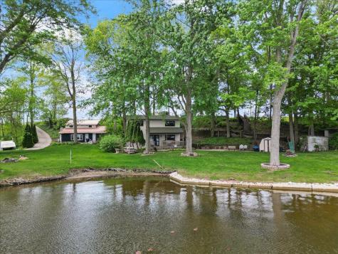 9122 N Steinbarger Lake Road Wawaka IN 46794