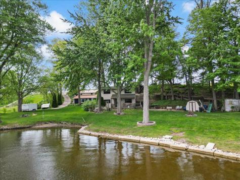 9122 N Steinbarger Lake Road Wawaka IN 46794
