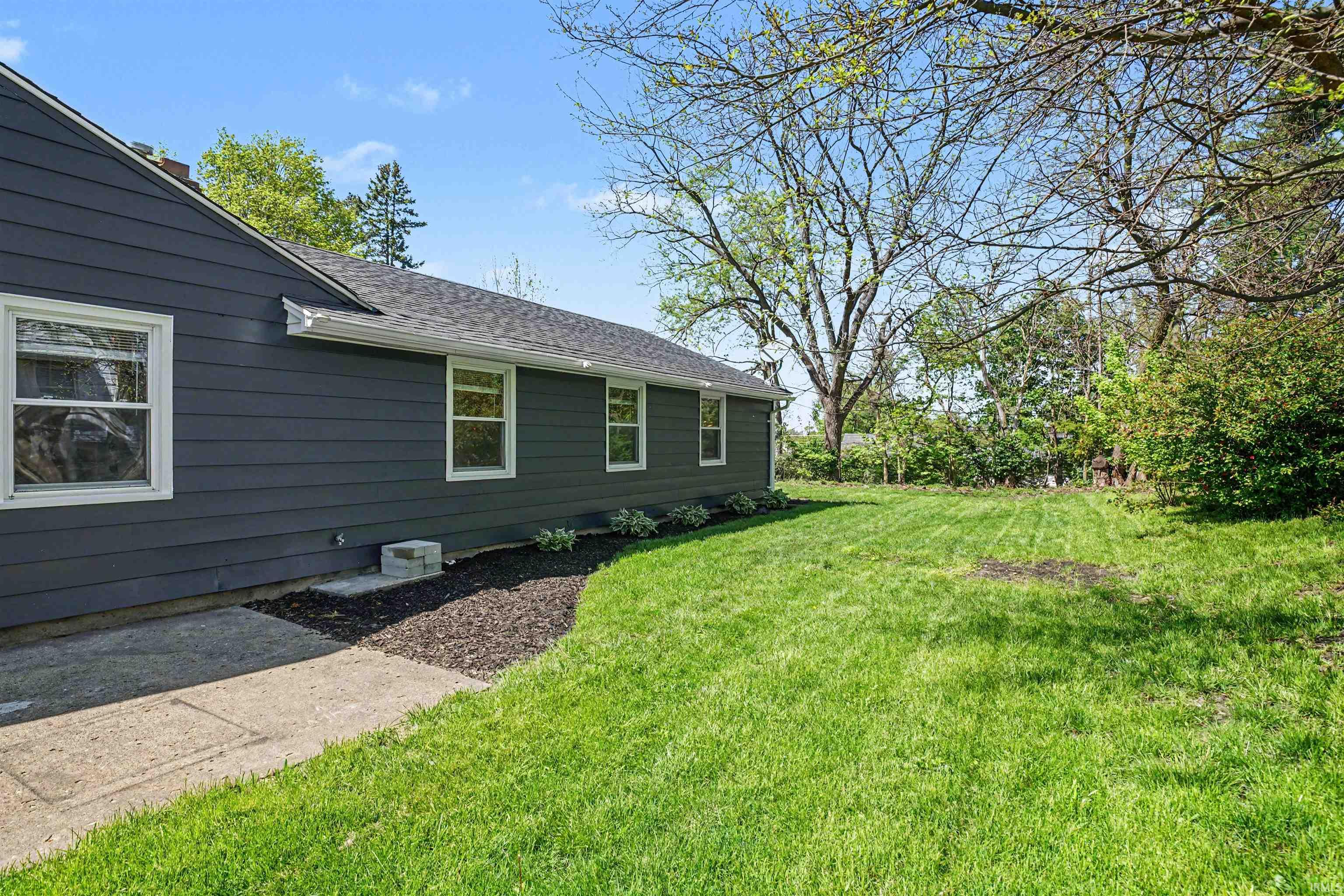 1615 Altgeld Street South Bend IN 46614